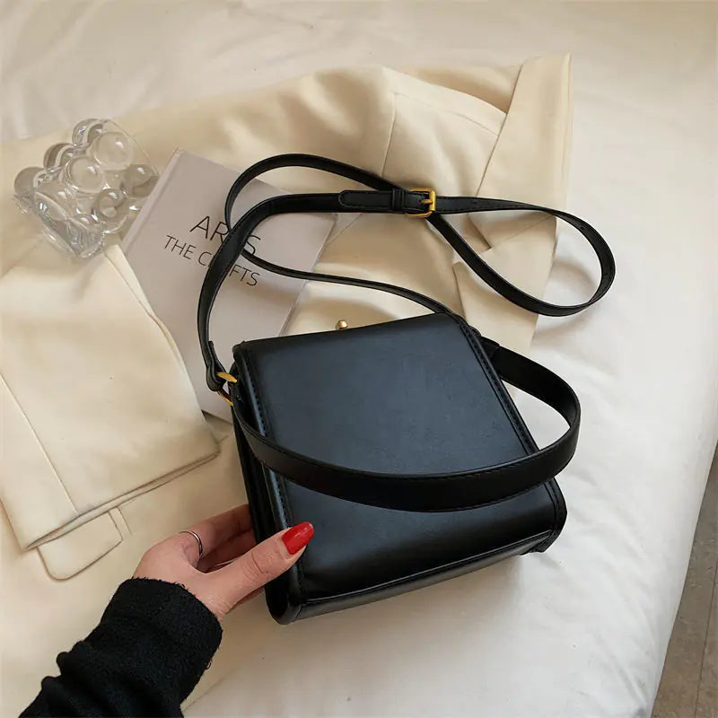 Retro Lady's Fashion Personality Bag