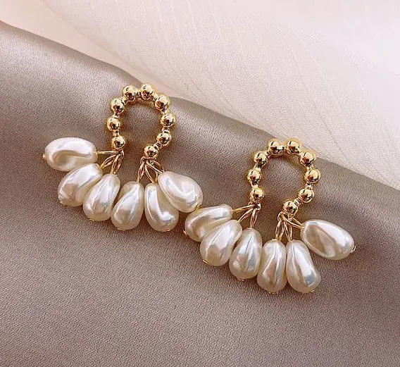 Chic Silver Pearl Geometric Earrings