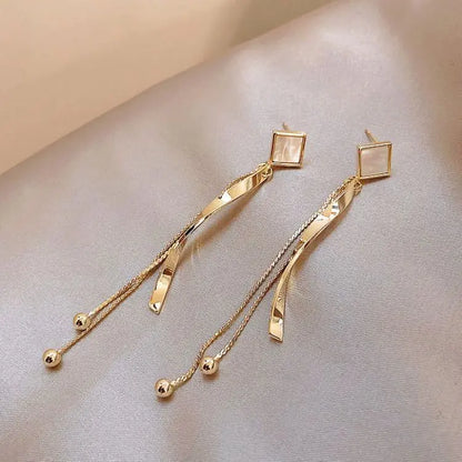 Chic Silver Pearl Geometric Earrings