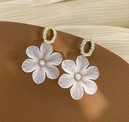 Chic Silver Pearl Geometric Earrings