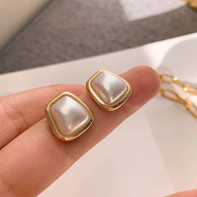 Chic Silver Pearl Geometric Earrings