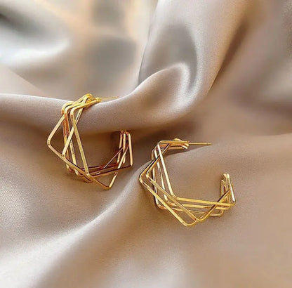 Chic Silver Pearl Geometric Earrings