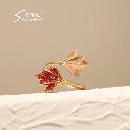 Frosted Gold Ring with Retro Maple Leaf Design