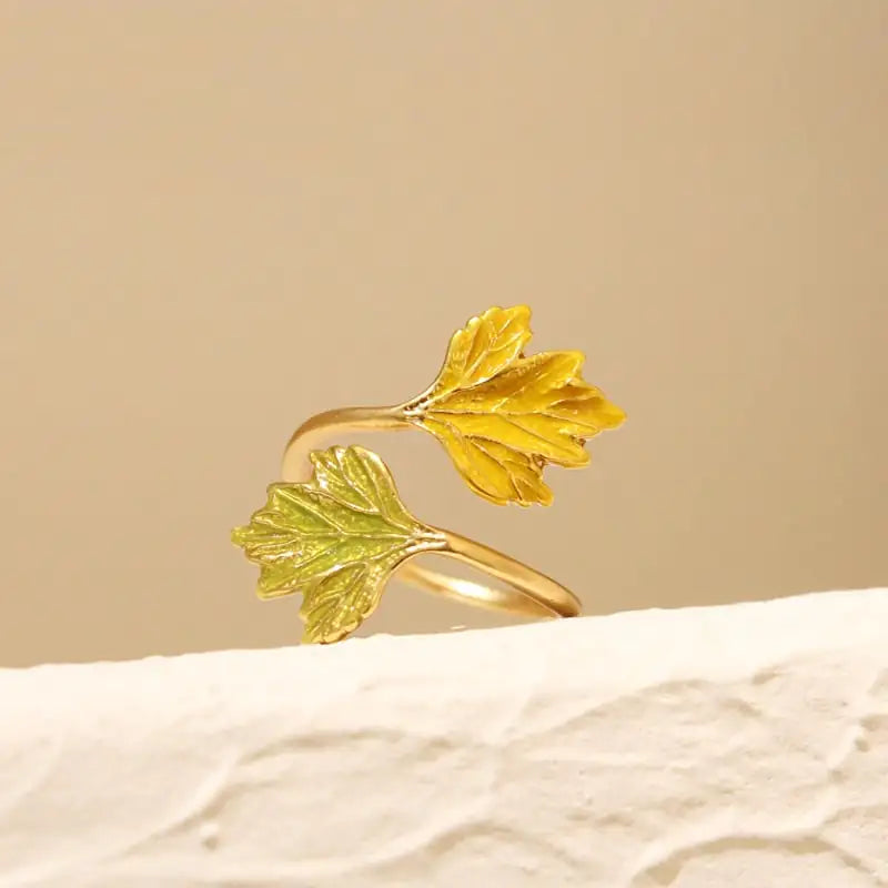 Frosted Gold Ring with Retro Maple Leaf Design