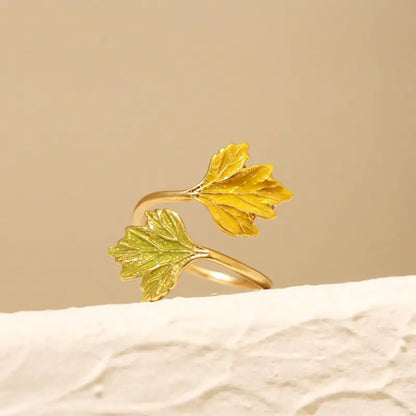 Frosted Gold Ring with Retro Maple Leaf Design