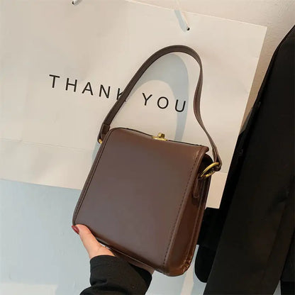 Retro Lady's Fashion Personality Bag