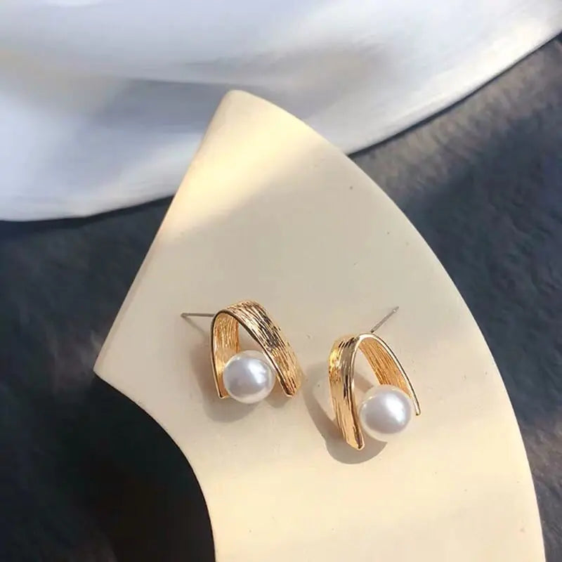 Silver Arc Pearl Minimalist Metal Earrings