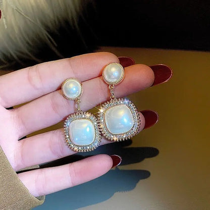 Chic Silver Pearl Geometric Earrings