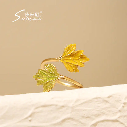 Frosted Gold Ring with Retro Maple Leaf Design